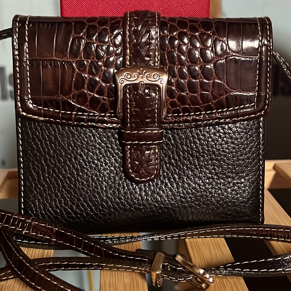 EUC! Brighton 2 tone leather small crossbody wallet